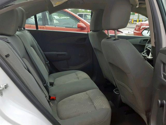 1G1JA5SH3F4128714 - 2015 CHEVROLET SONIC LS WHITE photo 6
