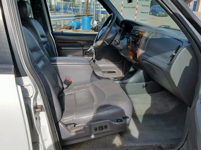 1FMZU75E51ZA66741 - 2001 FORD EXPLORER L WHITE photo 5