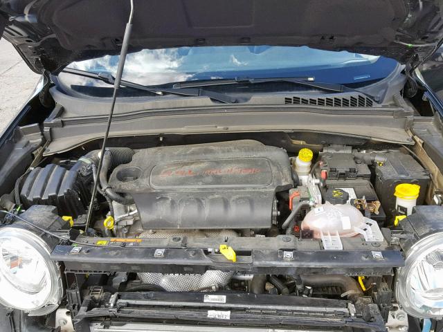 ZACCJAAT5GPC71648 - 2016 JEEP RENEGADE S შავი ფოტო 7
