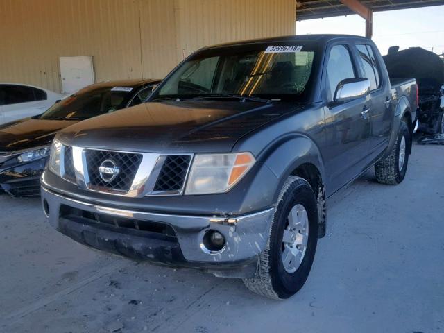 1N6AD07U76C444398 - 2006 NISSAN FRONTIER C CHARCOAL photo 2