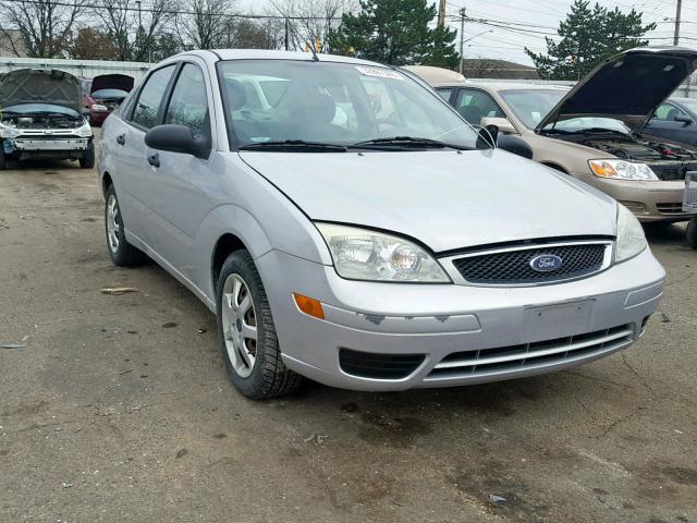 1FAFP34N55W216868 - 2005 FORD FOCUS ZX4 SILVER photo 1