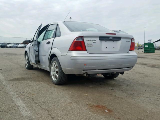 1FAFP34N55W216868 - 2005 FORD FOCUS ZX4 SILVER photo 3