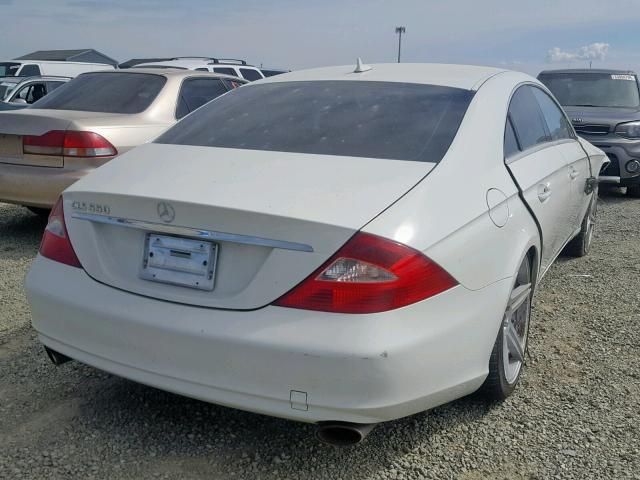 WDDDJ72X48A137441 - 2008 MERCEDES-BENZ CLS 550 WHITE photo 4