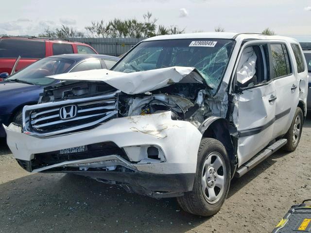 5FNYF4H28CB007072 - 2012 HONDA PILOT LX WHITE photo 2