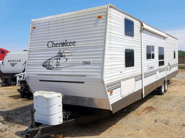 4X4TCKP225P092325 - 2004 CHER TRAVEL TRL WHITE photo 2