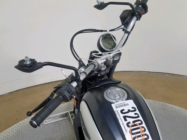 ML015ANM4JT015091 - 2018 DUCATI SCRAMBLER GRAY photo 17