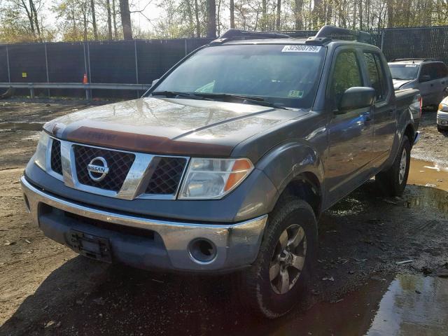 1N6AD07W85C402600 - 2005 NISSAN FRONTIER C GRAY photo 2