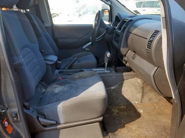 1N6AD07W85C402600 - 2005 NISSAN FRONTIER C GRAY photo 5