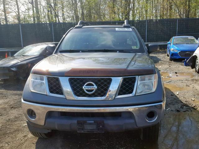 1N6AD07W85C402600 - 2005 NISSAN FRONTIER C GRAY photo 9