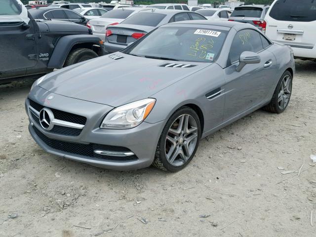 WDDPK4HA4FF101678 - 2015 MERCEDES-BENZ SLK 250 GRAY photo 2