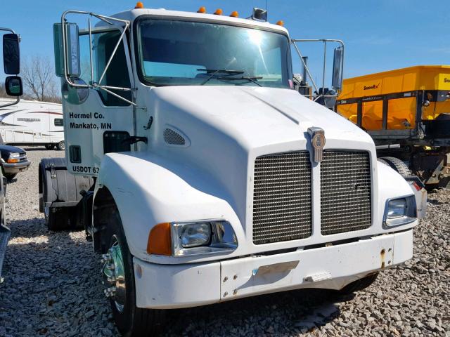 3WKMAD7X4WF756838 - 1998 KENWORTH CONSTRUCTI WHITE photo 1