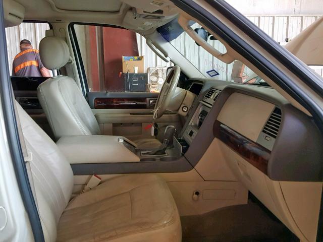 5LMFU27R54LJ37916 - 2004 LINCOLN NAVIGATOR Crème photo 5