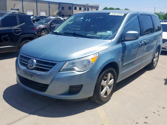 2V4RW3D19AR237058 - 2010 VOLKSWAGEN ROUTAN SE BLUE photo 2