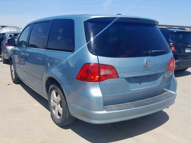 2V4RW3D19AR237058 - 2010 VOLKSWAGEN ROUTAN SE BLUE photo 3