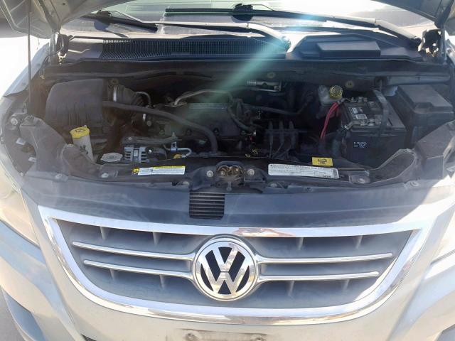 2V4RW3D19AR237058 - 2010 VOLKSWAGEN ROUTAN SE BLUE photo 7