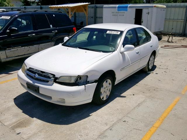 1N4DL01DXWC135560 - 1998 NISSAN ALTIMA XE WHITE photo 2