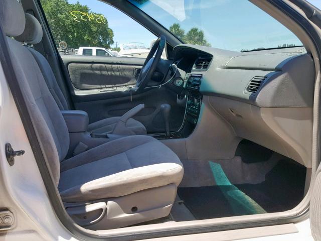 1N4DL01DXWC135560 - 1998 NISSAN ALTIMA XE WHITE photo 5