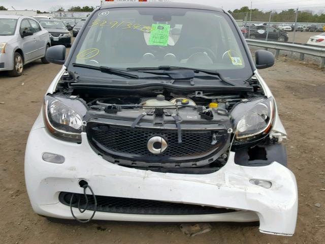 WMEFJ5DA4GK069197 - 2016 SMART FORTWO WHITE photo 9