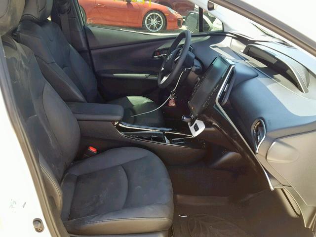 JTDKARFP8J3078346 - 2018 TOYOTA PRIUS PRIM 白色 照片 5