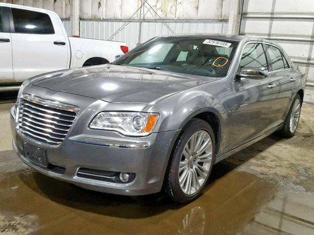 2C3CA6CT5BH560473 - 2011 CHRYSLER 300C GRAY photo 2