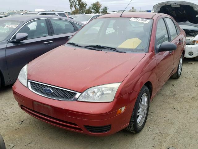 1FAFP34N95W290004 - 2005 FORD FOCUS ZX4 RED photo 2