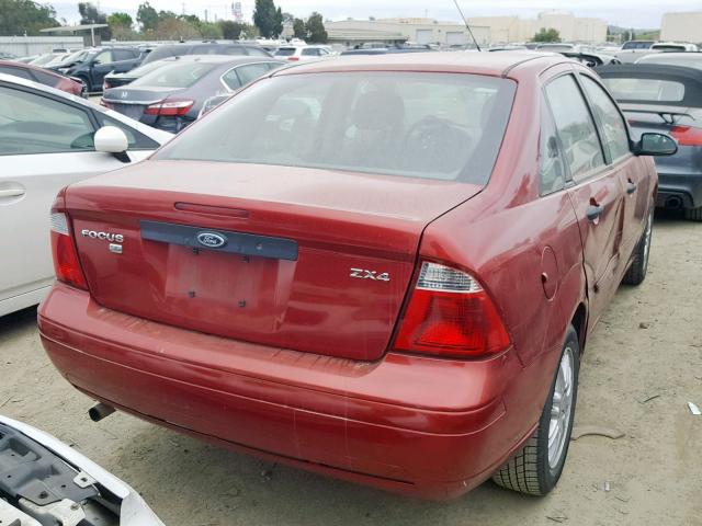 1FAFP34N95W290004 - 2005 FORD FOCUS ZX4 RED photo 4