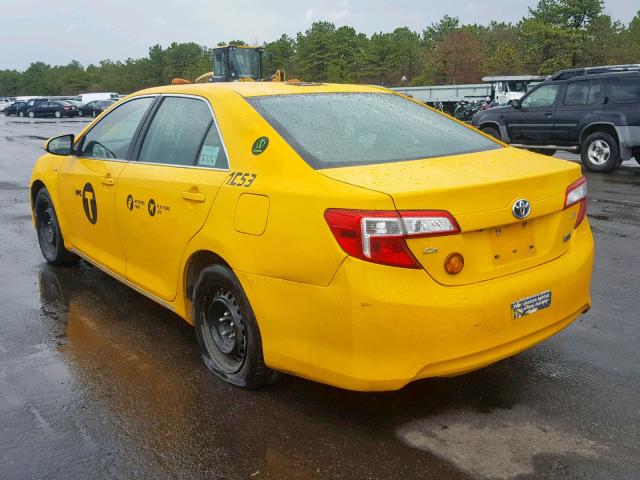 4T1BD1FK5EU134347 - 2014 TOYOTA CAMRY HYBR YELLOW photo 3