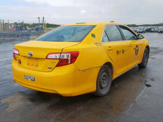 4T1BD1FK5EU134347 - 2014 TOYOTA CAMRY HYBR YELLOW photo 4