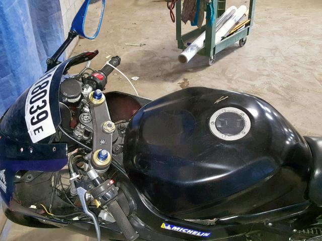 JS1GN7CA352101598 - 2005 SUZUKI GSX-R600 K BLUE photo 5