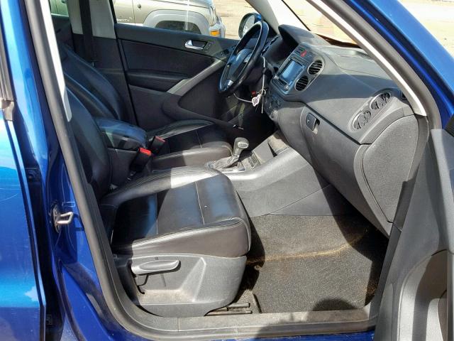 WVGBV75N69W529000 - 2009 VOLKSWAGEN TIGUAN SE BLUE photo 5