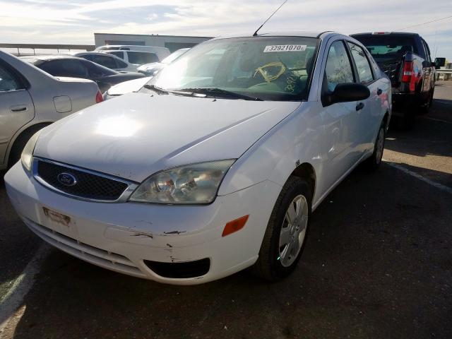 1FAHP34N87W323201 - 2007 FORD FOCUS ZX4  photo 2