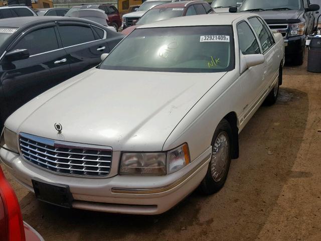 1G6KE54YXWU762425 - 1998 CADILLAC DEVILLE DE WHITE photo 2