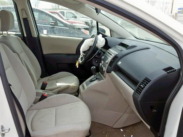 JM1CR293190343926 - 2009 MAZDA 5 WHITE photo 5