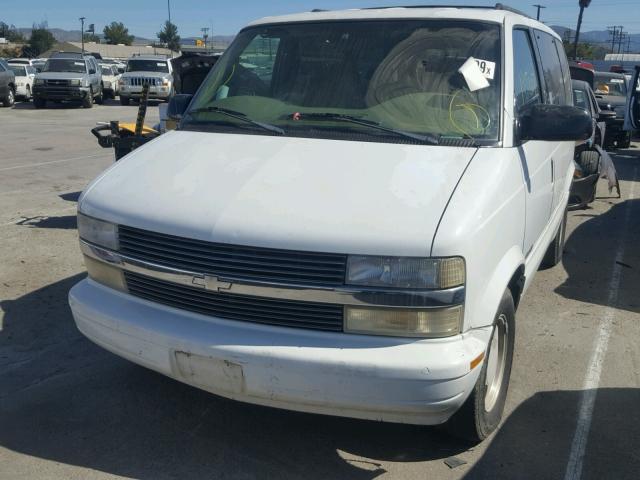 1GNDM19WXXB123121 - 1999 CHEVROLET ASTRO WHITE photo 2