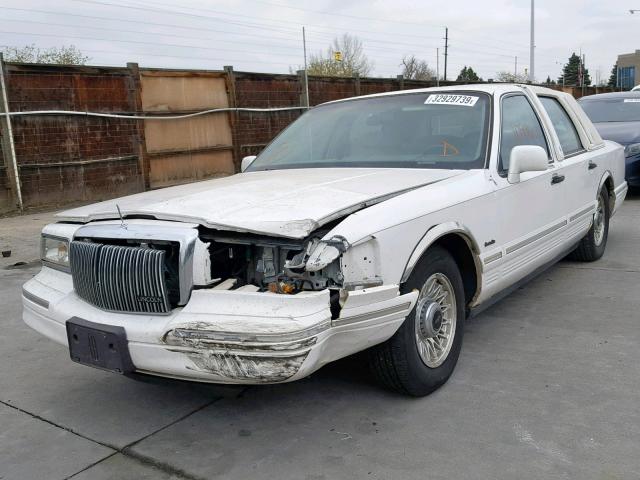 1LNLM81W3VY615214 - 1997 LINCOLN TOWN CAR WHITE photo 2