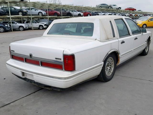 1LNLM81W3VY615214 - 1997 LINCOLN TOWN CAR WHITE photo 4