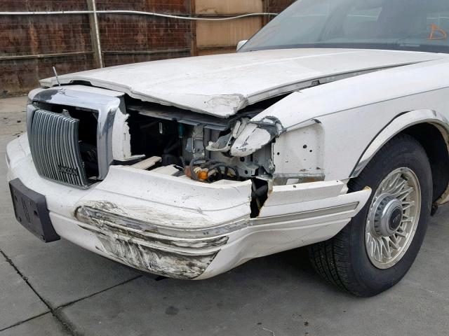 1LNLM81W3VY615214 - 1997 LINCOLN TOWN CAR WHITE photo 9