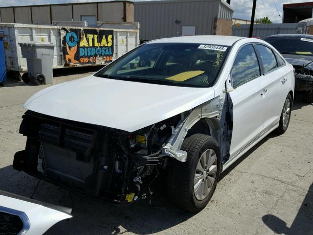 KMHE24L36HA063246 - 2017 HYUNDAI SONATA HYB WHITE photo 2