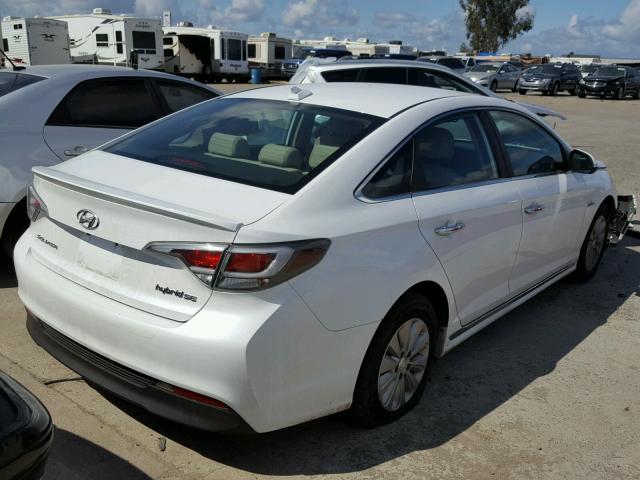 KMHE24L36HA063246 - 2017 HYUNDAI SONATA HYB WHITE photo 4