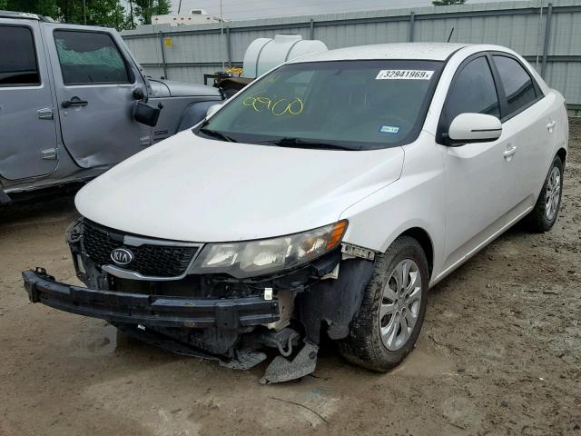 KNAFU4A25B5448632 - 2011 KIA FORTE EX WHITE photo 2