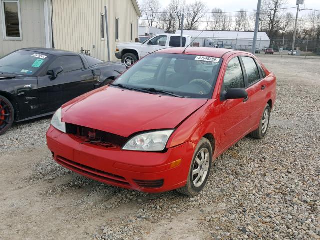1FAFP34N15W251035 - 2005 FORD FOCUS ZX4 RED photo 2
