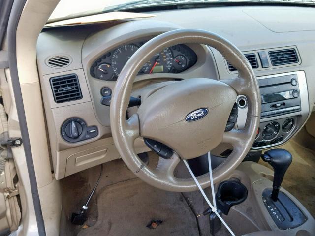 1FAHP34N46W231386 - 2006 FORD FOCUS ZX4 GOLD photo 9