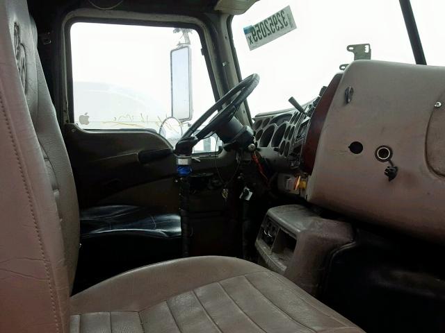 1M1AK06Y46N007492 - 2006 MACK 600 CXN600 WHITE photo 5