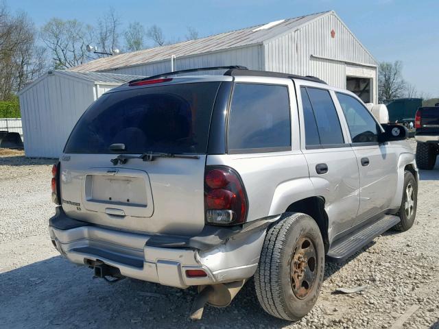 1GNDT13S252313341 - 2005 CHEVROLET TRAILBLAZE SILVER photo 4