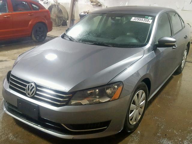 1VWAP7A39DC063312 - 2013 VOLKSWAGEN PASSAT S SILVER photo 2