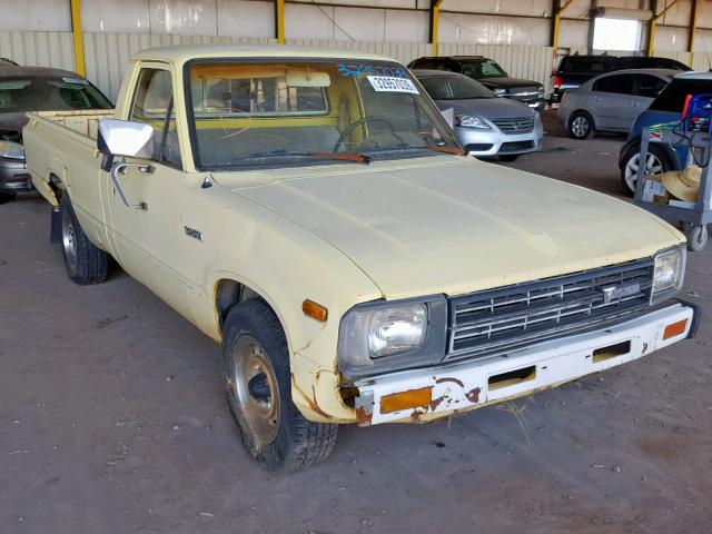 JT4RN44E5C0062617 - 1982 TOYOTA PICKUP 3/4 YELLOW photo 1