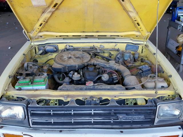 JT4RN44E5C0062617 - 1982 TOYOTA PICKUP 3/4 YELLOW photo 7