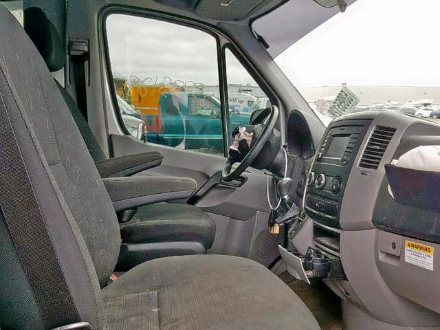 WD3PF4CC5HP373493 - 2017 MERCEDES-BENZ SPRINTER 3 SILVER photo 5