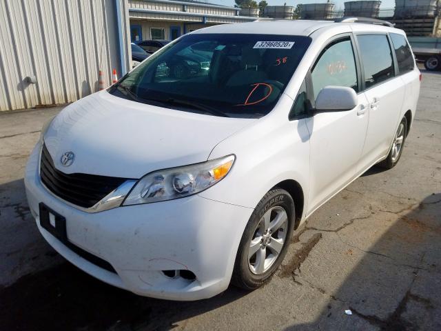 5TDKK3DC6BS142006 - 2011 TOYOTA SIENNA LE  photo 2