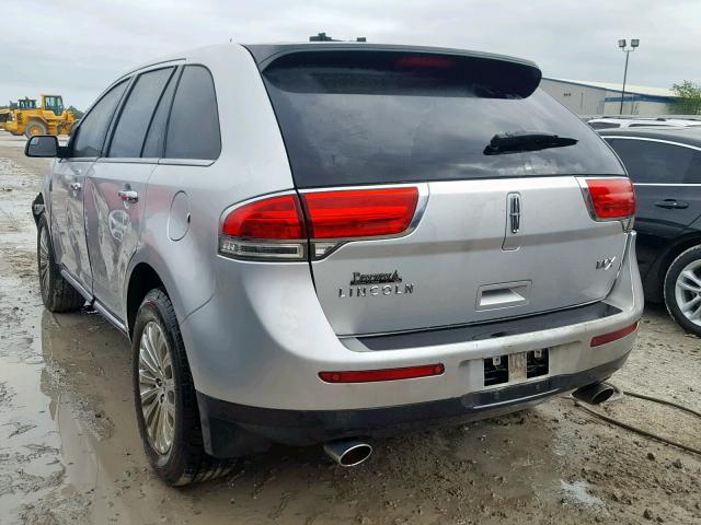 2LMDJ6JK2DBL25187 - 2013 LINCOLN MKX SILVER photo 3